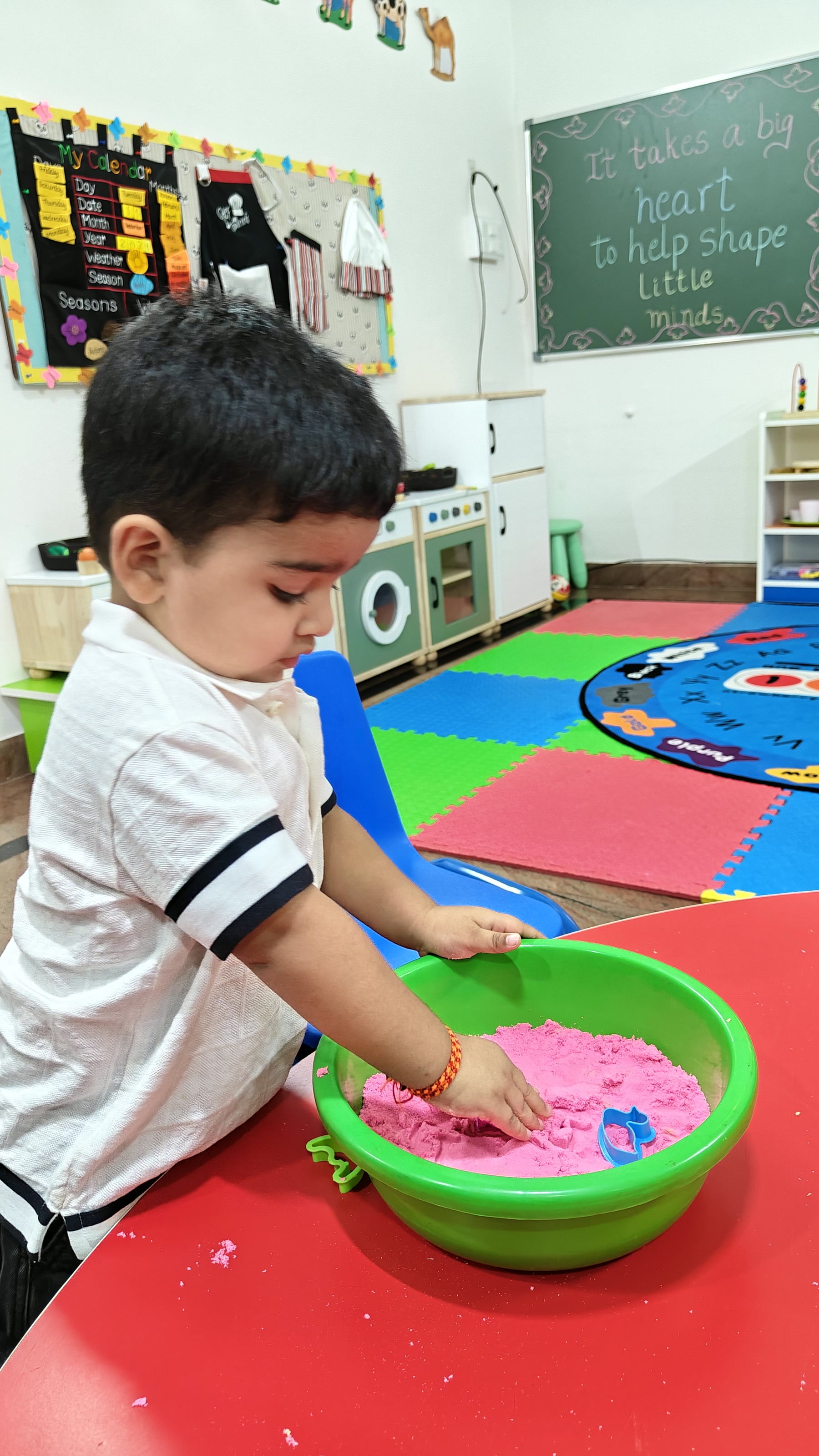 Child discovering a hands-on tabletop material